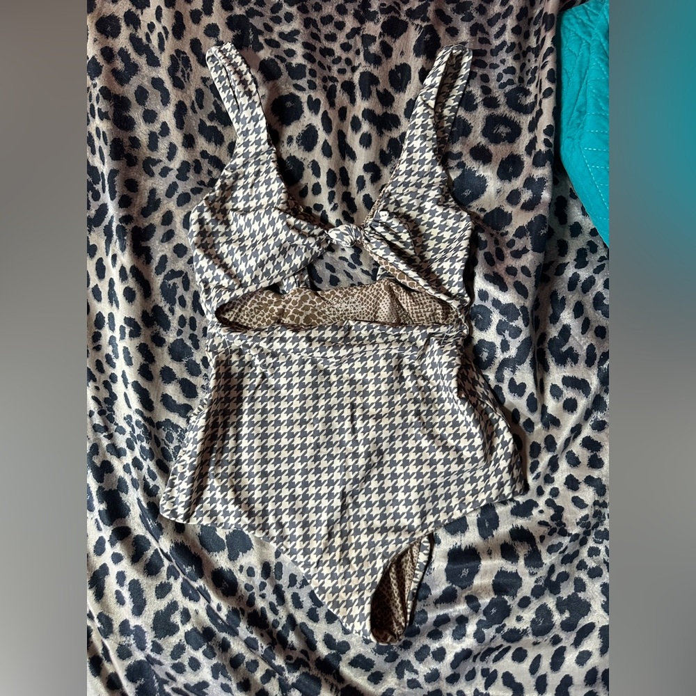 Houndstooth Acacia One Piece Size S